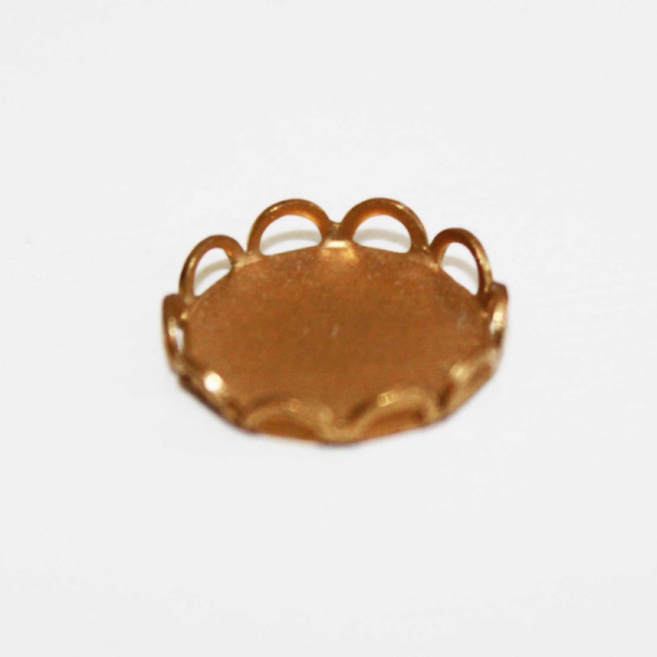 Small Brass Lace Edge Round Setting