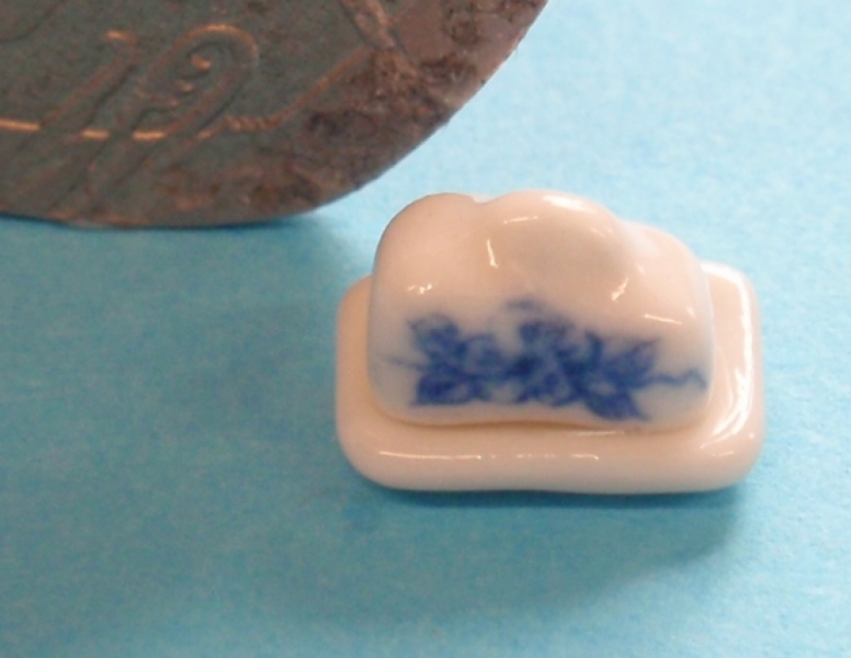 1/24th Scale Tiny Blue and White Cheese / Butter Dish