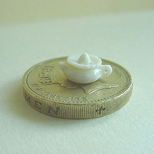 1/24th White China Lemon Squeezer