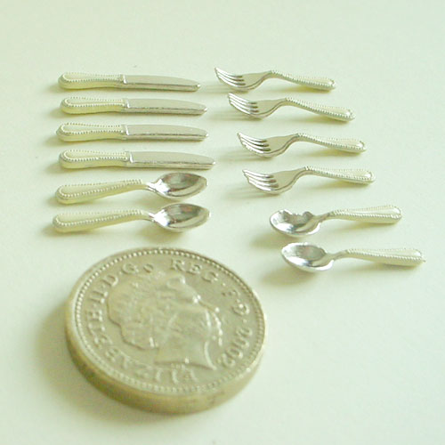 Cream Handle Cutlery Set