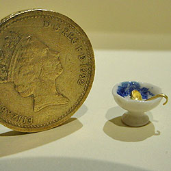 1/24th Scale Small Blue And White China Punch Bowl And Ladle 10mm