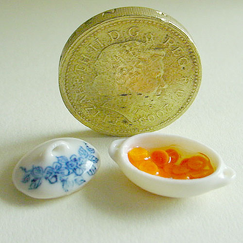 1/24th Blue And White Tureen With Carrots