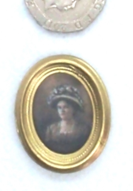 Oval Gold Frame - Victorian Lady