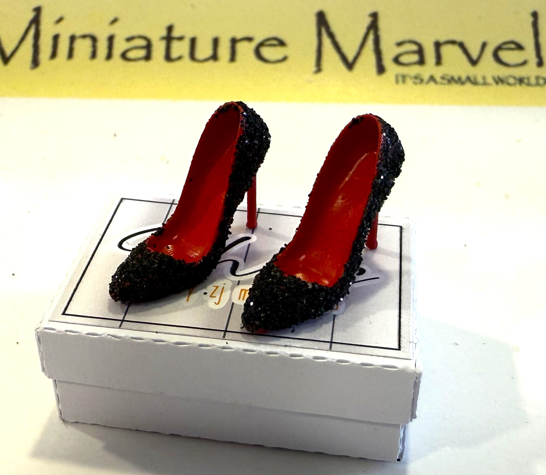 Ladies stiletto shoe - with box