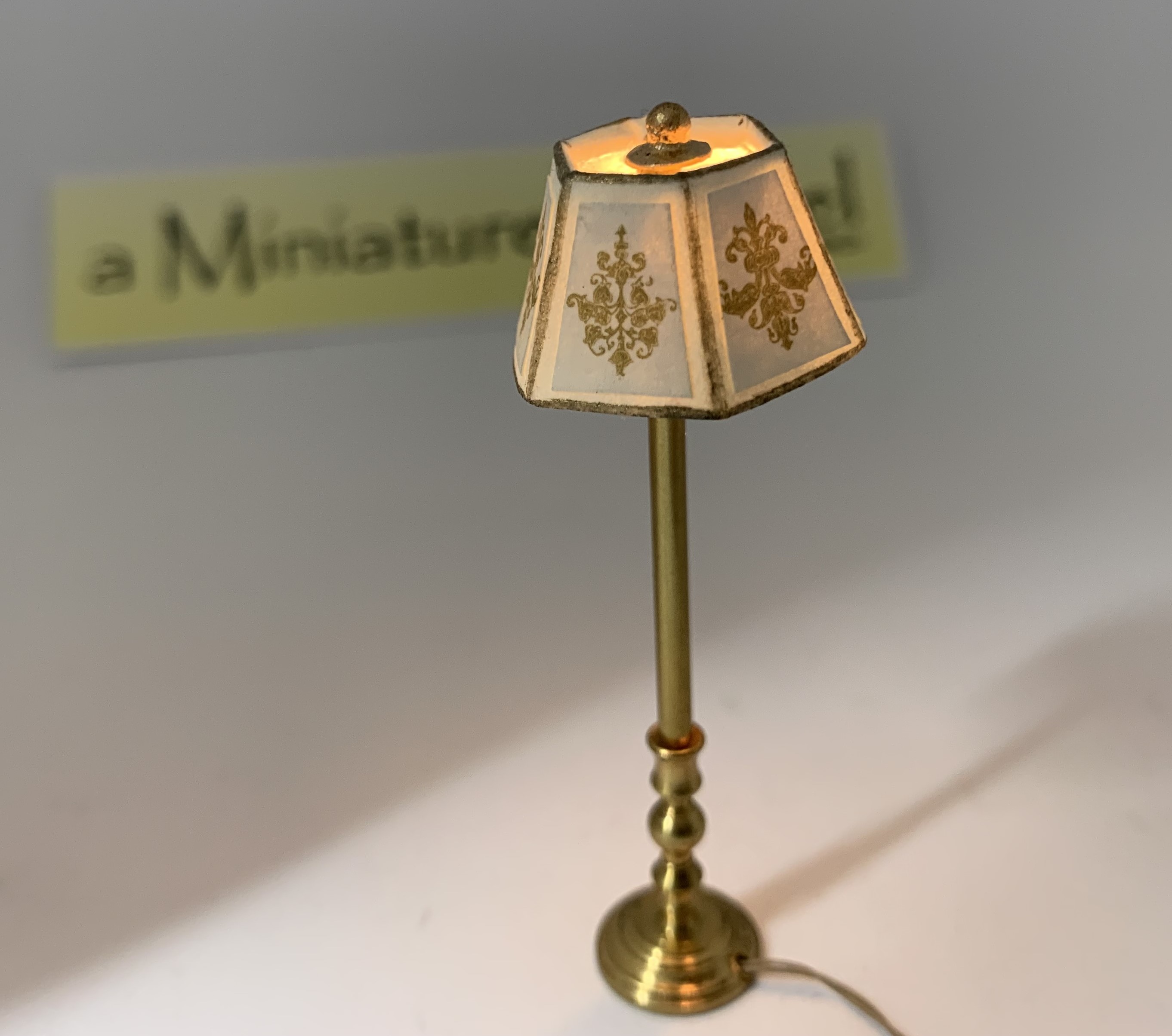 1/24th scale Floor light -working light