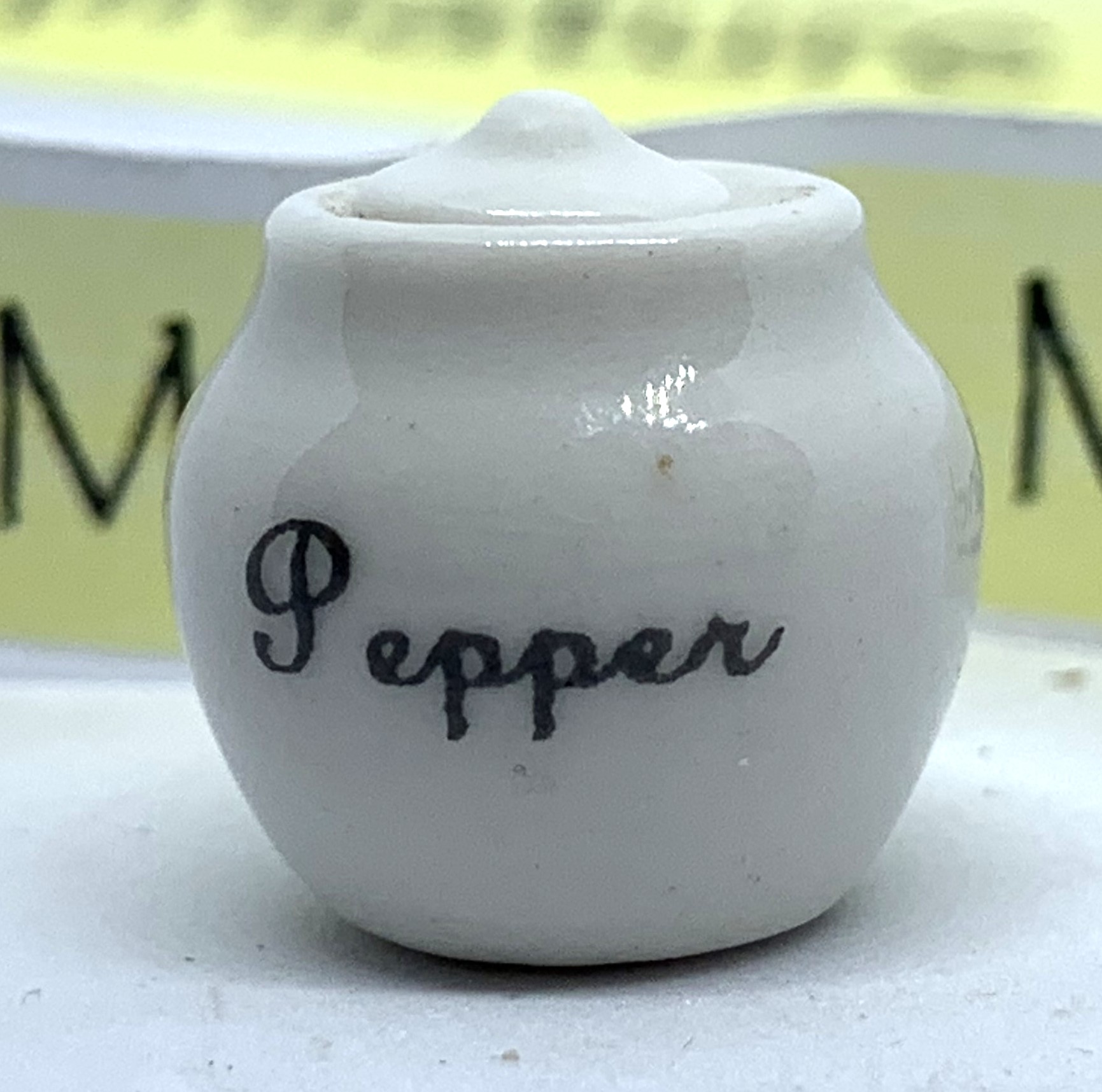 Ceramic Kitchen Storage Jar with Lid - Pepper