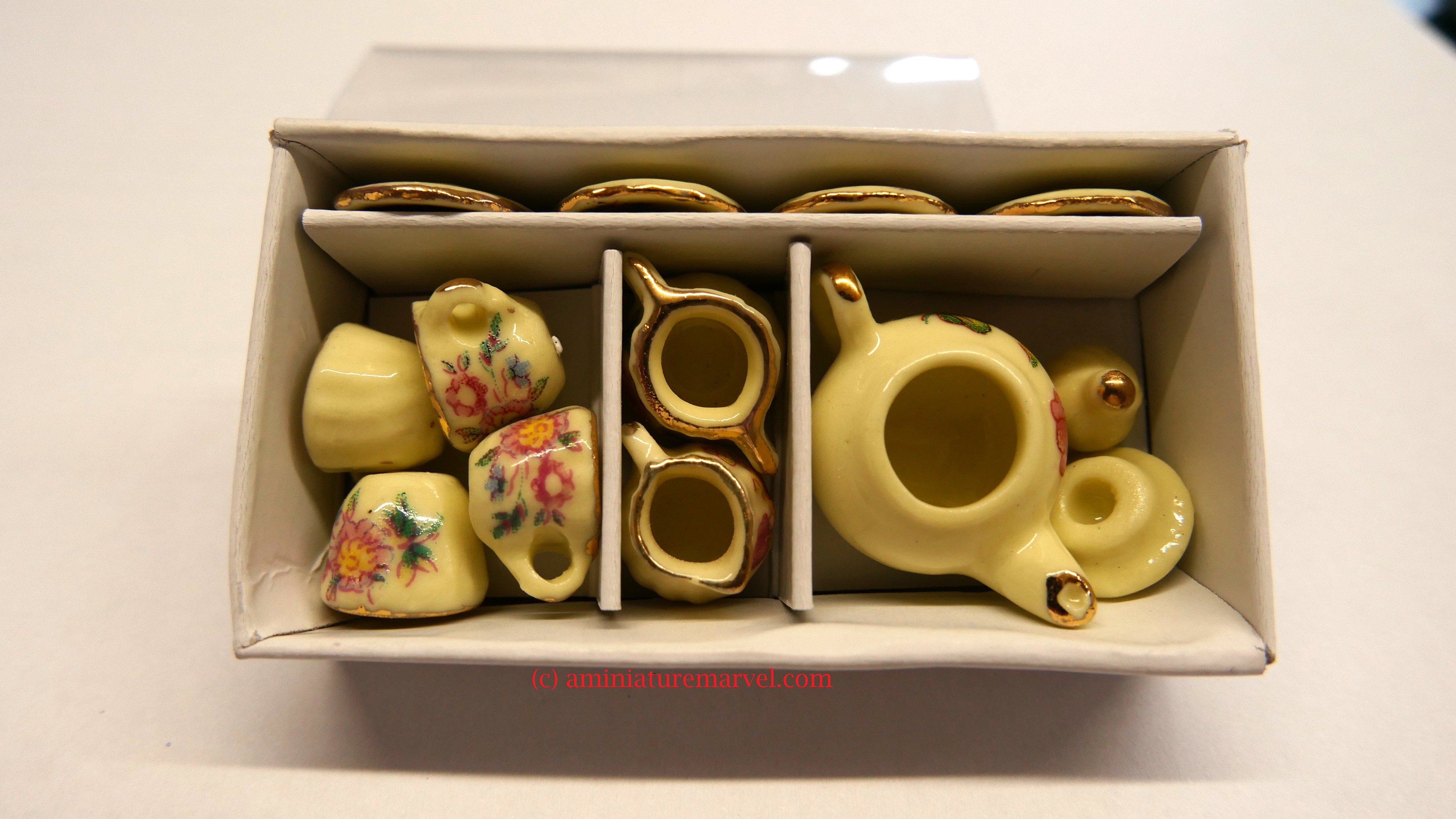 Tea set 4 place china - pale yellow