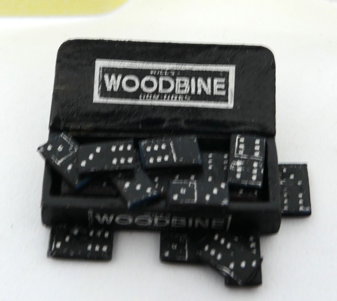 Dominoes set