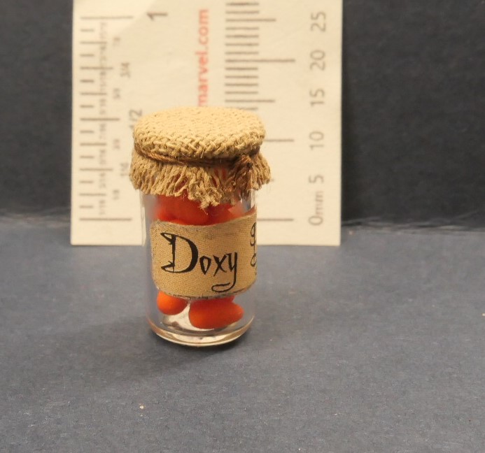 Apothecary jar "Doxy Eggs"