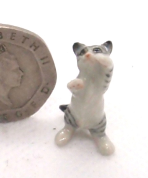 1/24th  Grey Cat standing upright