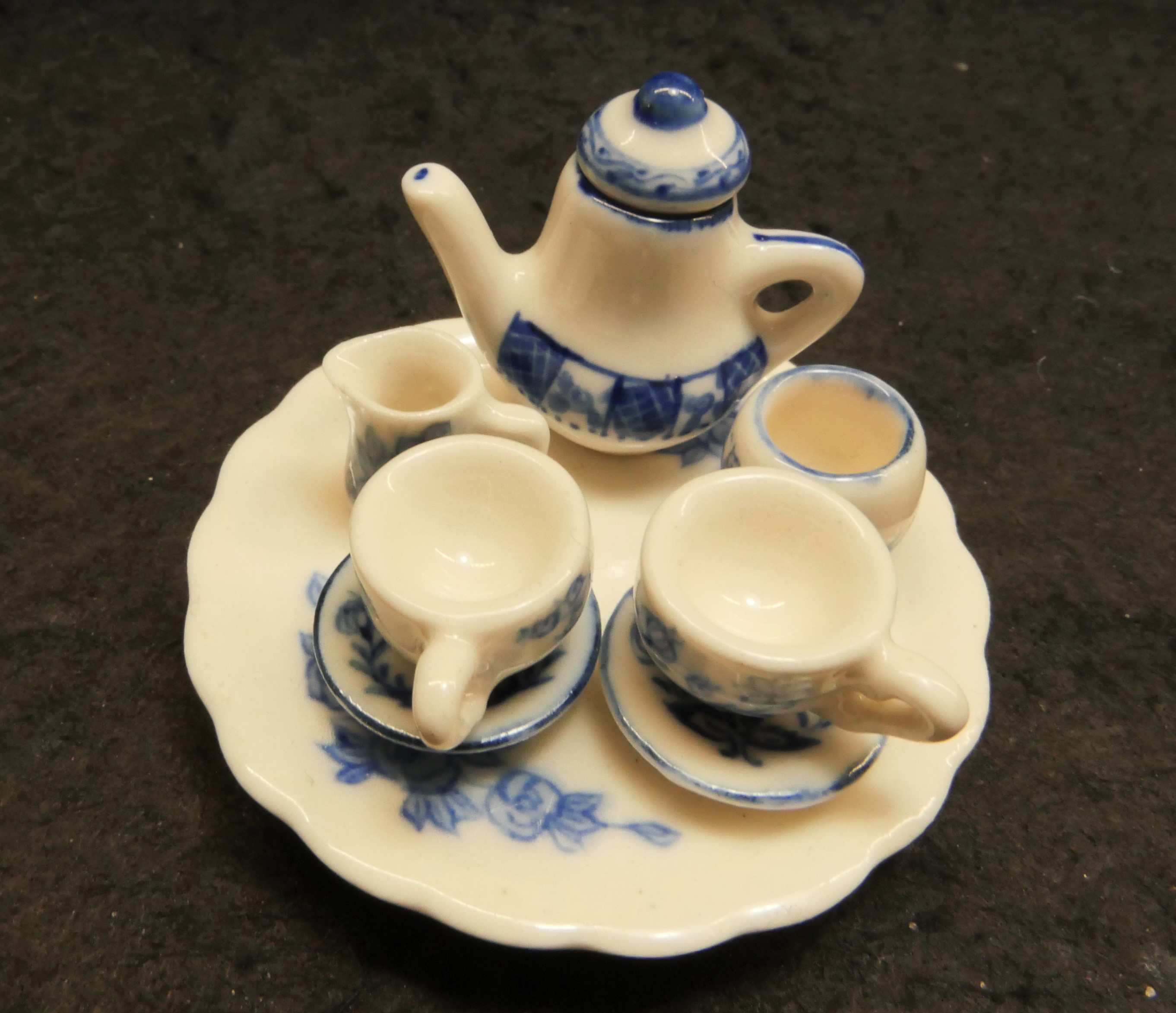 coffee set blue on white